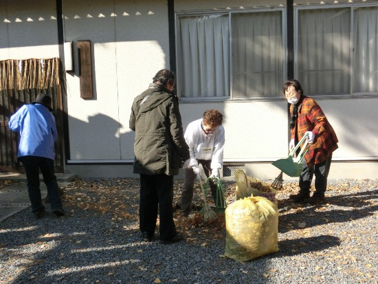 3046-12.12.9若宮美化　理事長と女性会員.jpg